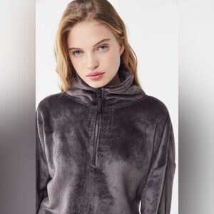 Urban Outfitters Angela Fleece Cropped Pullover Size Small